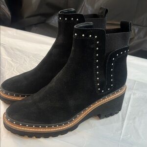Dolce Vita Chelsea Studded boot Lug Sole 8.5 black suede